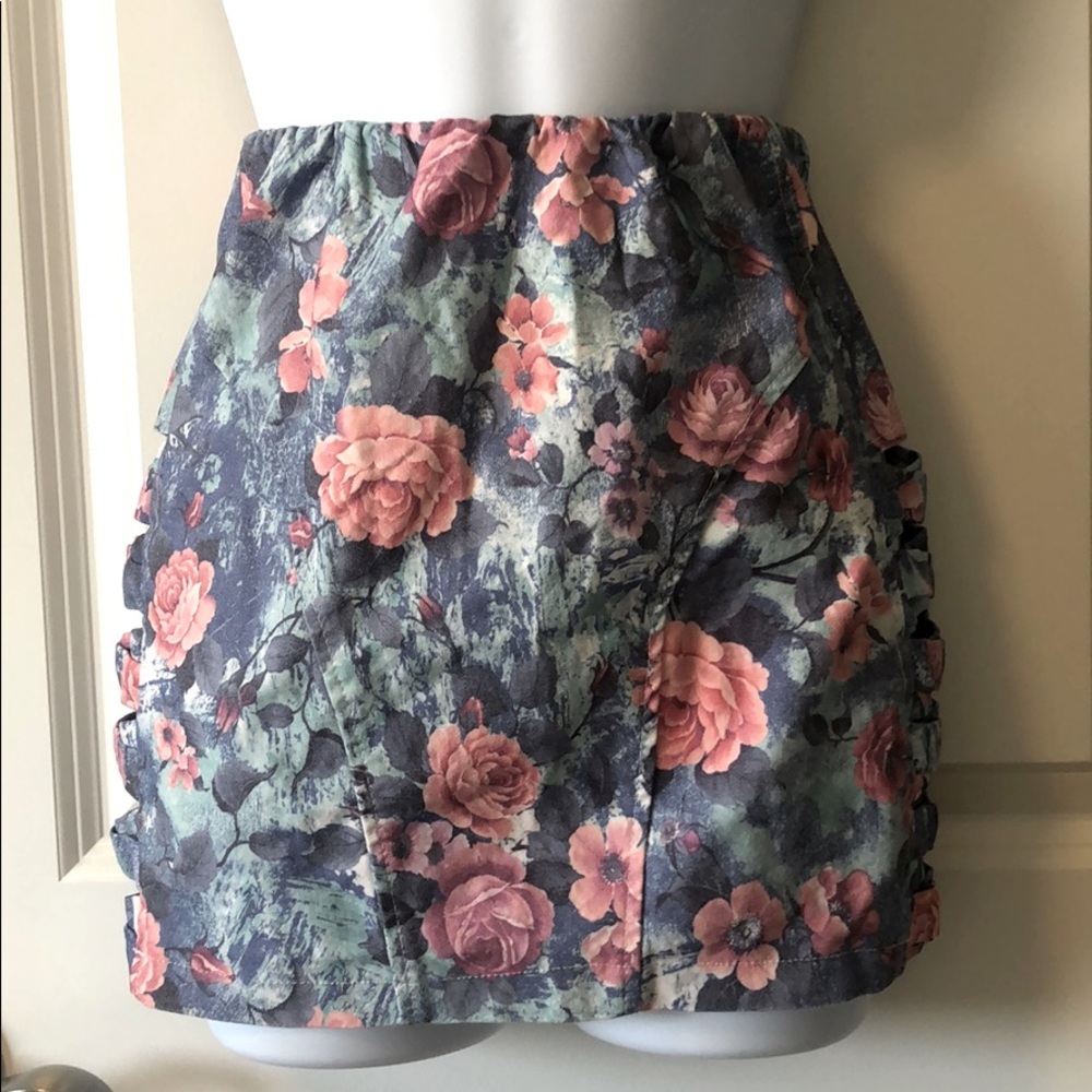 Floral tight skirt